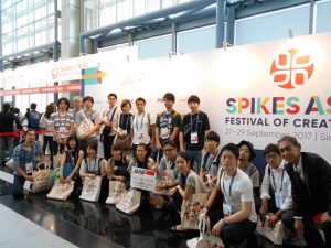 スパイクスアジア登録所前 集合写真
